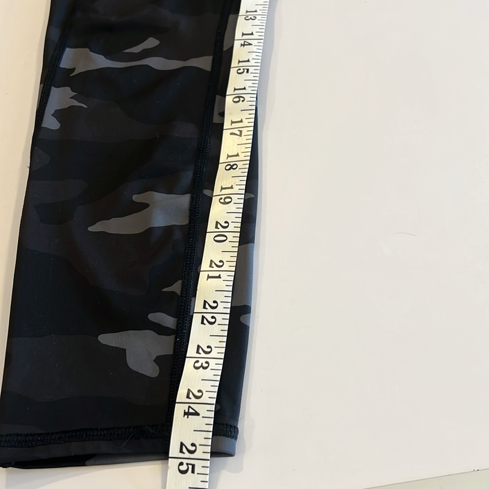 Athleta CamoUltimate Stash Pocket 7/8 Tight Size: M - Picture 6 of 8